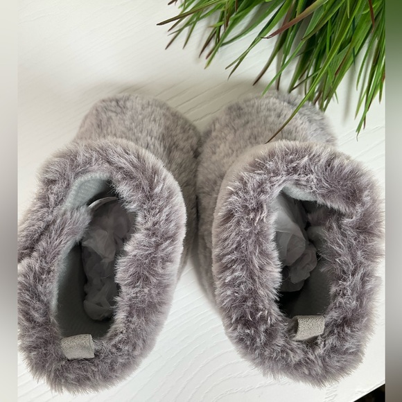 Rising Star Cozy Gray Faux Fur Baby Booties|Boots 6-9 Months - Picture 6 of 9